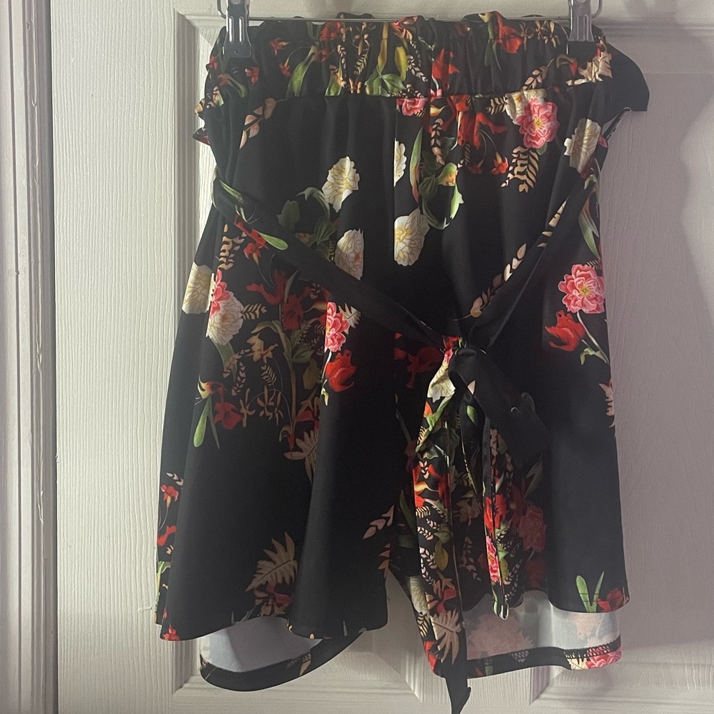 Floral High Waist Paper Bag Shorts - Picture 6 of 16